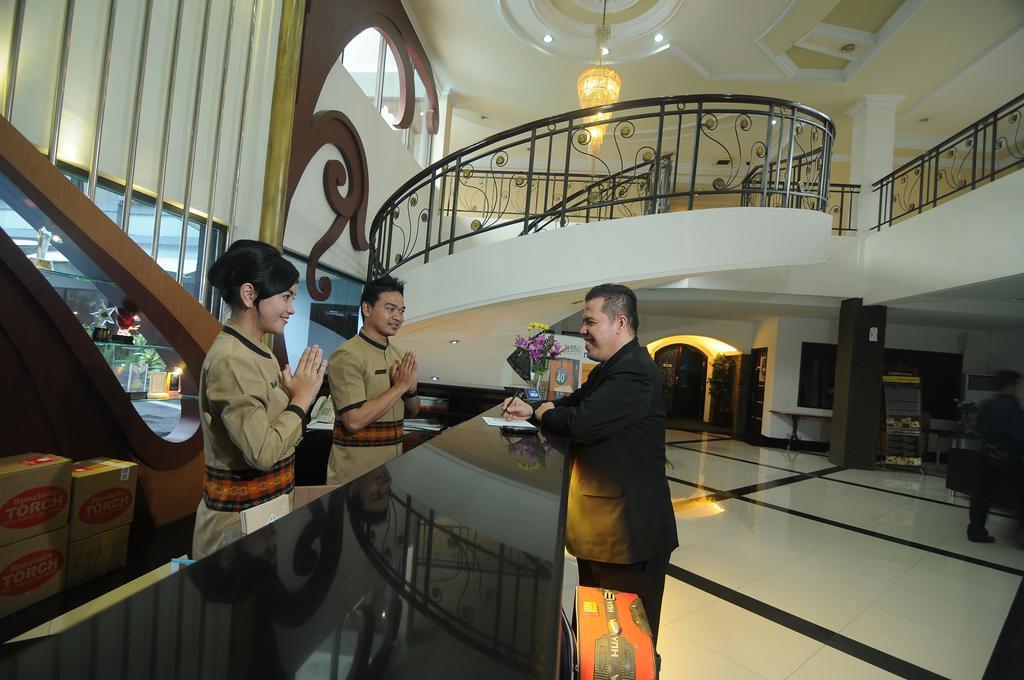 Hotel Swarna Dwipa 팔렘방 외부 사진
