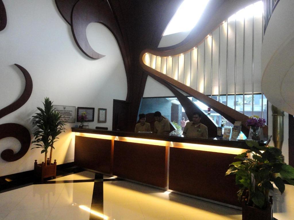 Hotel Swarna Dwipa 팔렘방 외부 사진